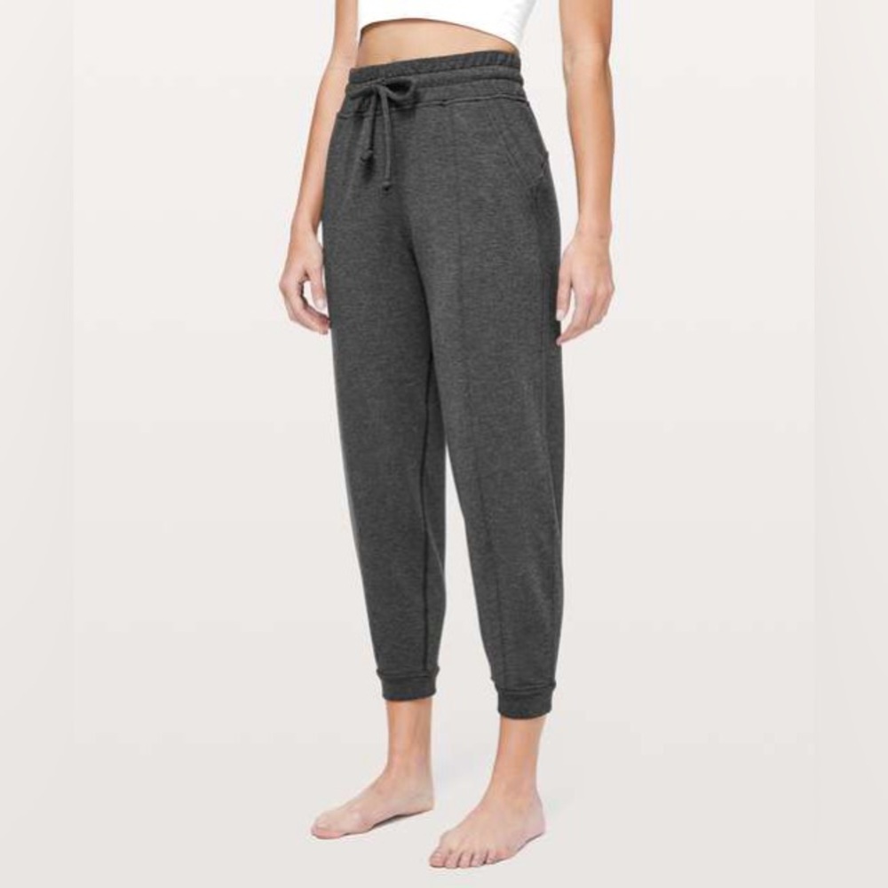Lululemon At My Leisure Joggers Womens 4 Gray Stretch Drawstring Gym Athleisure